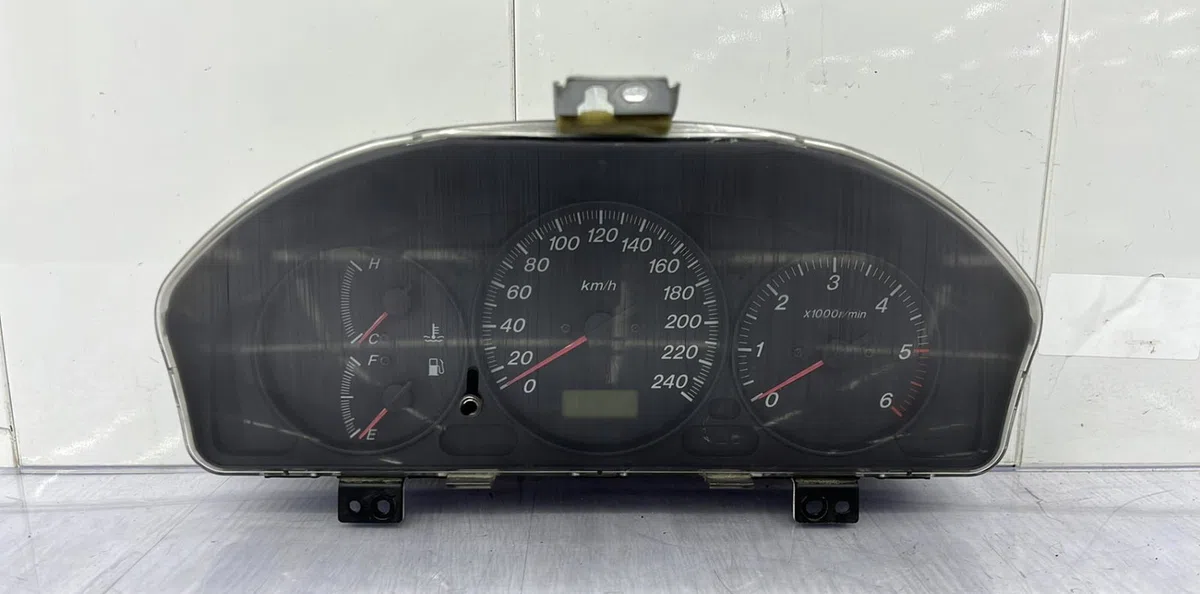 Compteur MAZDA 626 4 PHASE 2 occasion — photo 2