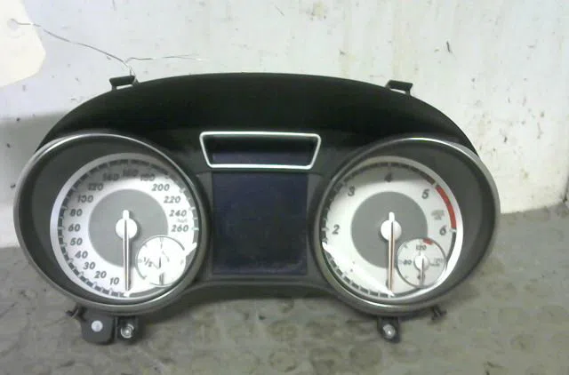 Compteur Mercedes-benz CLA Coupé (C117) Cla 200 cdi (117.301) (2013-2014) occasion