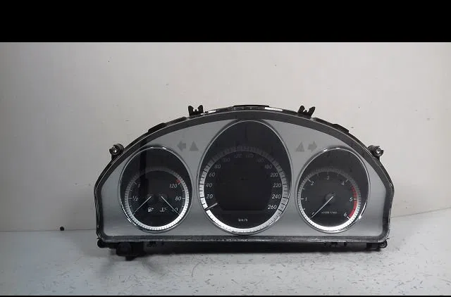 Compteur Mercedes-benz CLASSE C (W204) C 220 cdi (204.002) (2008-2014) 4 portes occasion