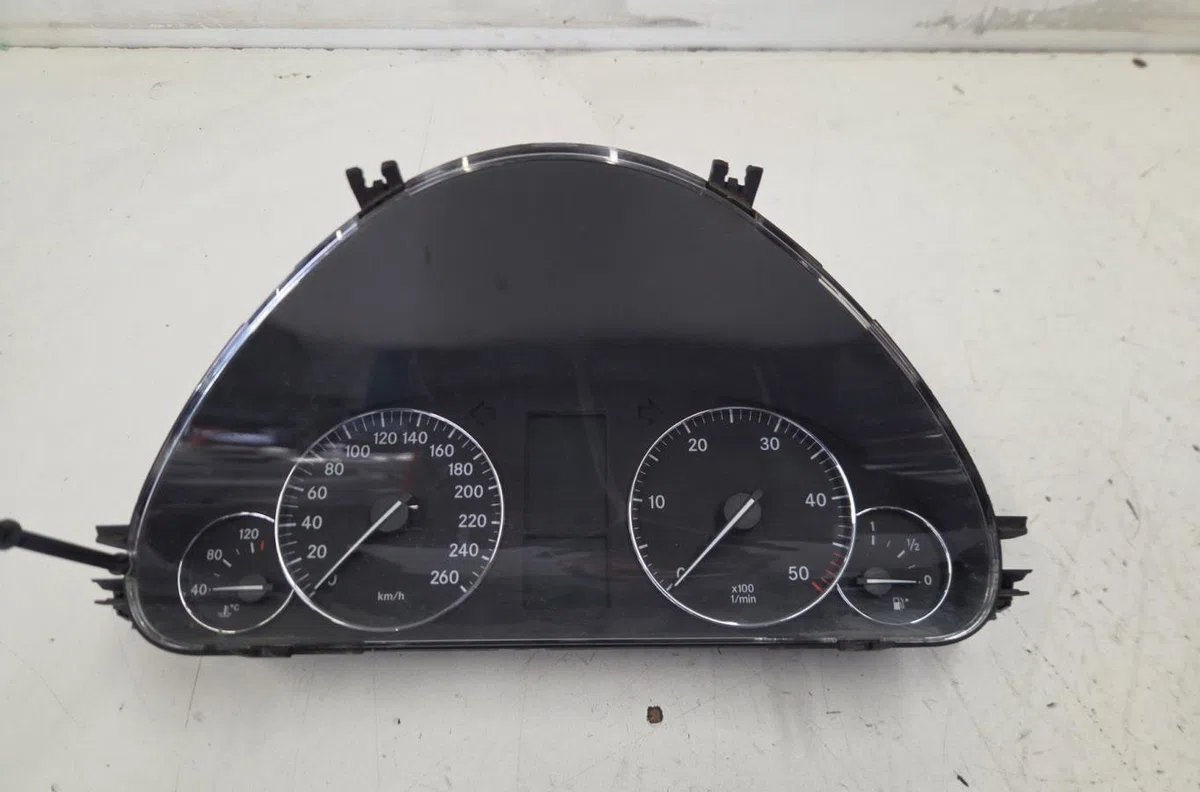 Compteur MERCEDES CLASSE C 203 COUPE SPORT PHASE 1 occasion — photo 2
