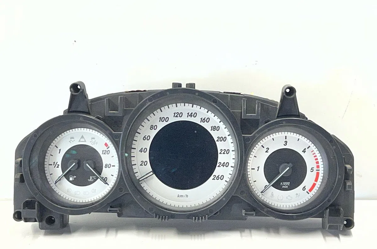 Compteur MERCEDES CLASSE C 204 PHASE 1 occasion