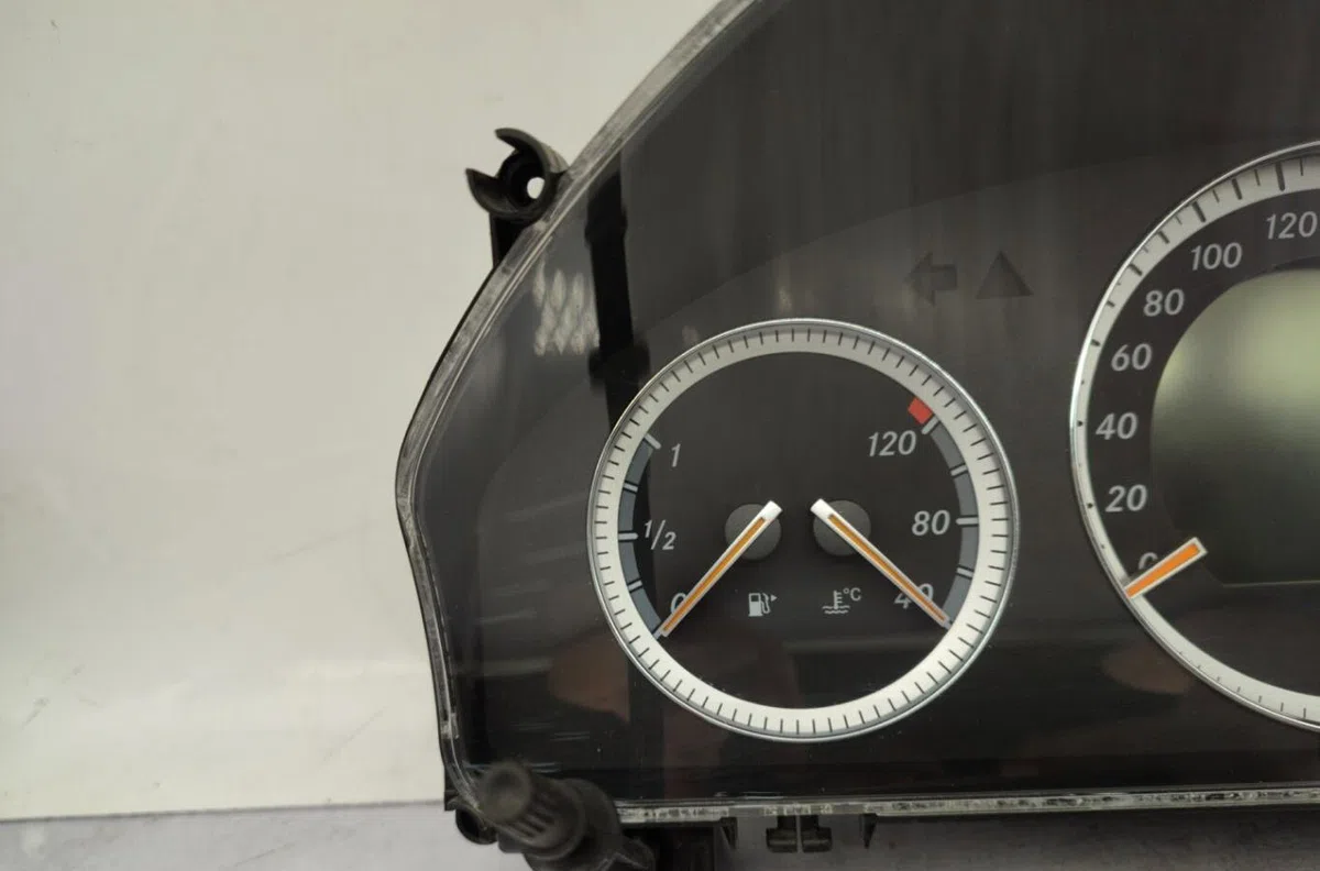 Compteur MERCEDES CLASSE C 204 PHASE 1 occasion — photo 2