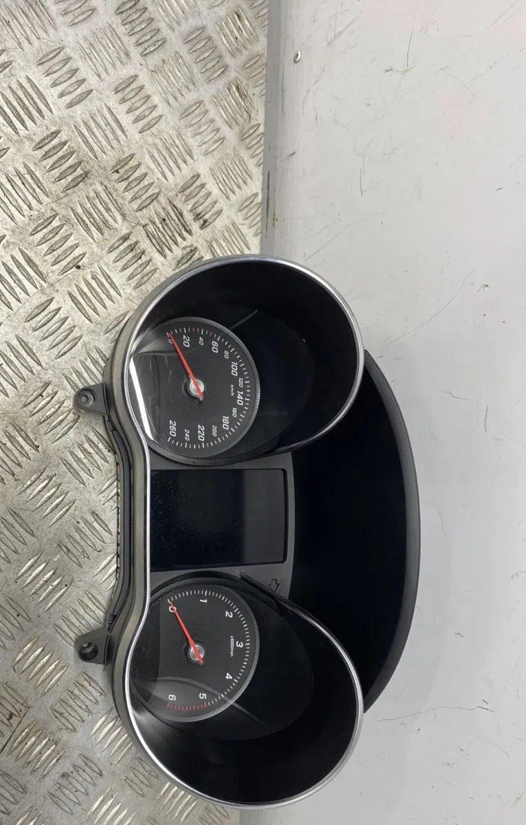 Compteur MERCEDES CLASSE C 205 PHASE 1 COUPE occasion — photo 2