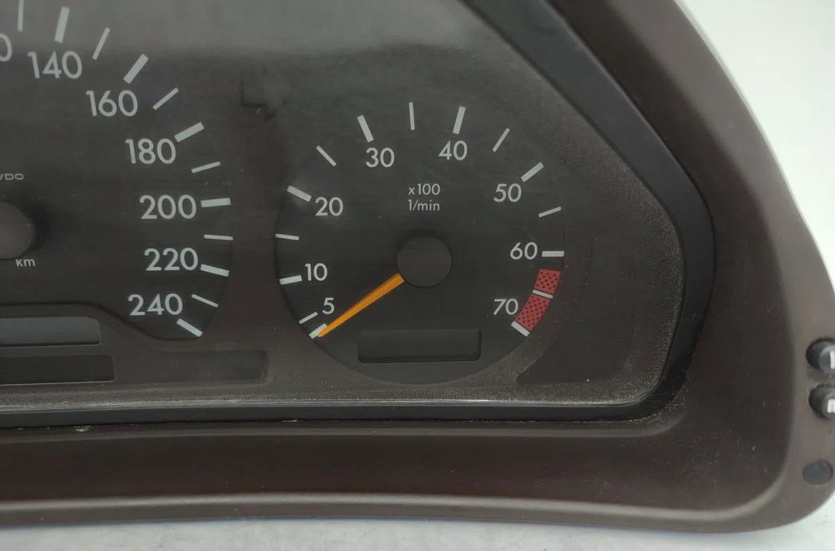 Compteur MERCEDES CLASSE CLK 208 PHASE 1 COUPE occasion — photo 2