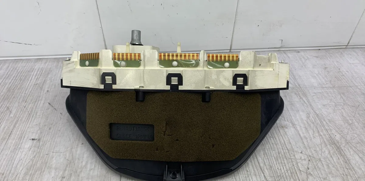 Compteur PEUGEOT 106 PHASE 1 occasion — photo 4