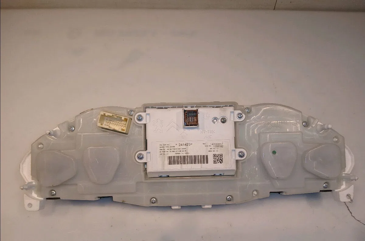 Compteur Peugeot 2008 I (CU_) 1.2 thp 110 - puretech 110 (2015) 5 portes occasion — photo 2