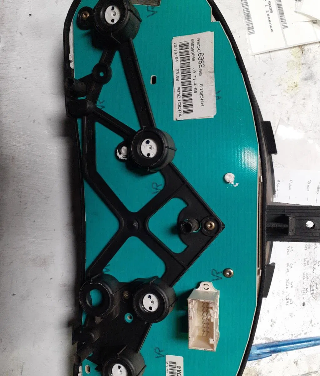 Compteur Peugeot 206 3-5 portes (2A-C) 2.0 hdi 90 (1999-2009) 5 portes occasion