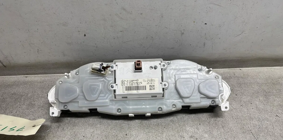 Compteur Peugeot 208 I (CA_, CC_) 1.6 bluehdi 100 (2015) 5 portes occasion — photo 2