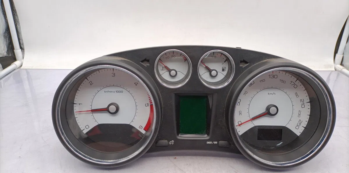 Compteur PEUGEOT 308 1 SW PHASE 1 BREAK occasion — photo 3