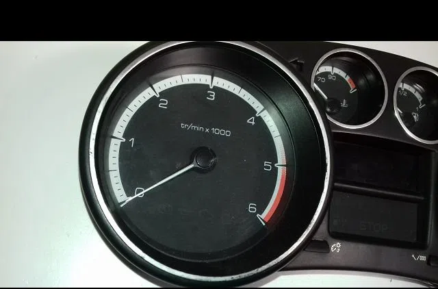 Compteur Peugeot 308 I (4A_, 4C_) 1.6 hdi (2007-2014) 5 portes occasion — photo 2