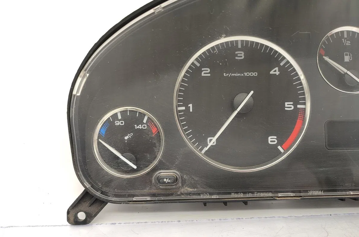 Compteur PEUGEOT 406 PHASE 2 BREAK occasion — photo 2