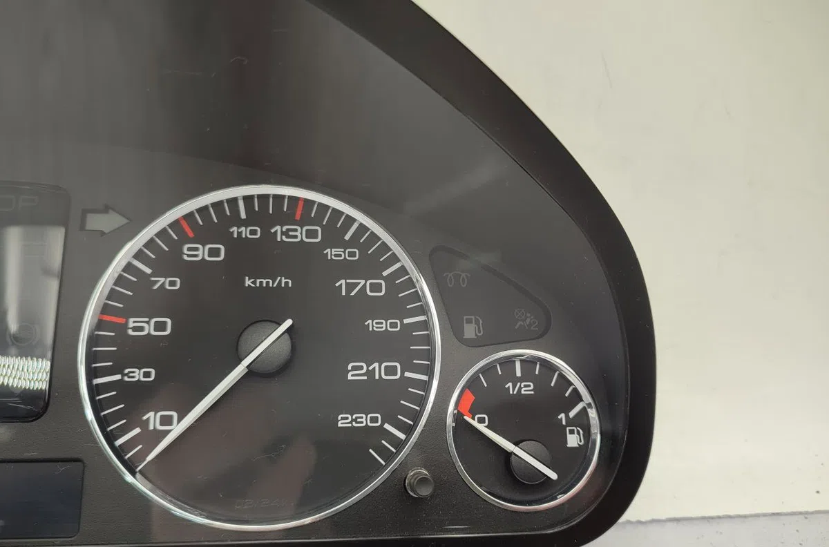 Compteur PEUGEOT 407 PHASE 1 BREAK occasion — photo 2