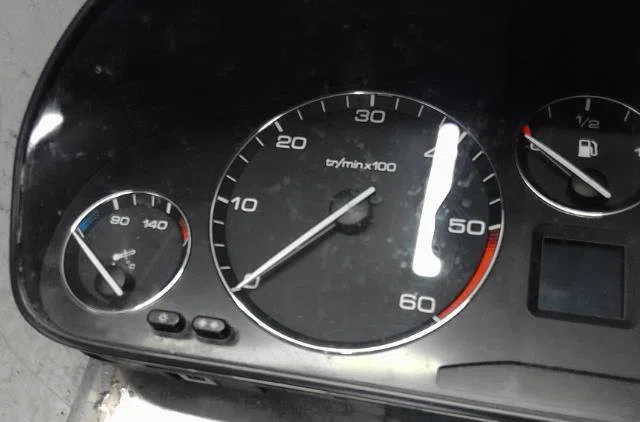 Compteur Peugeot 607 (9D, 9U) 2.2 16v (2000-2005) occasion