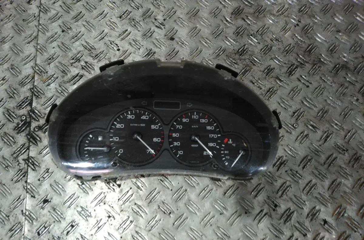 Compteur PEUGEOT PARTNER 1 PHASE 2 occasion — photo 2