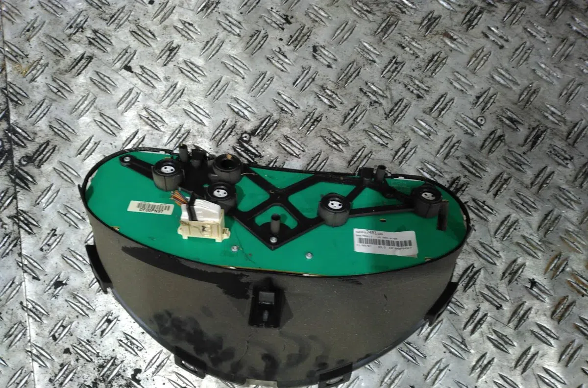 Compteur PEUGEOT PARTNER 1 PHASE 2 occasion — photo 3