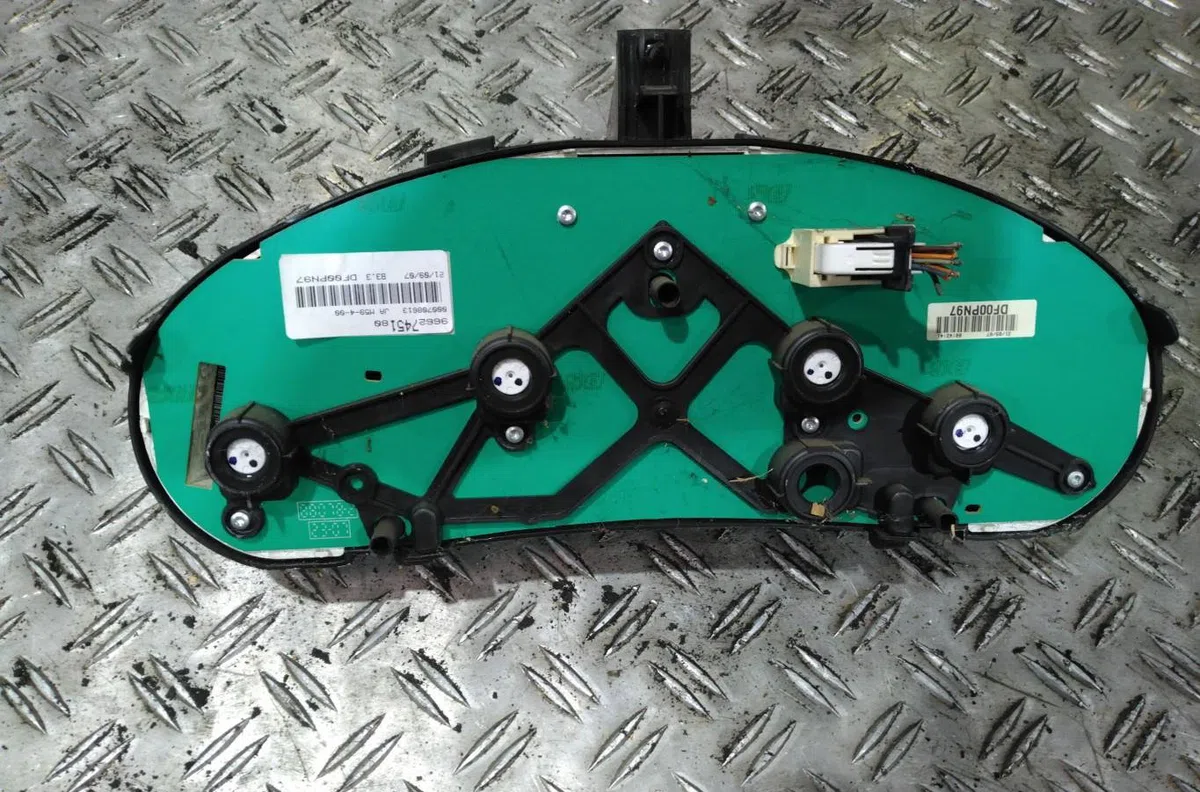 Compteur PEUGEOT PARTNER 1 PHASE 2 occasion — photo 4