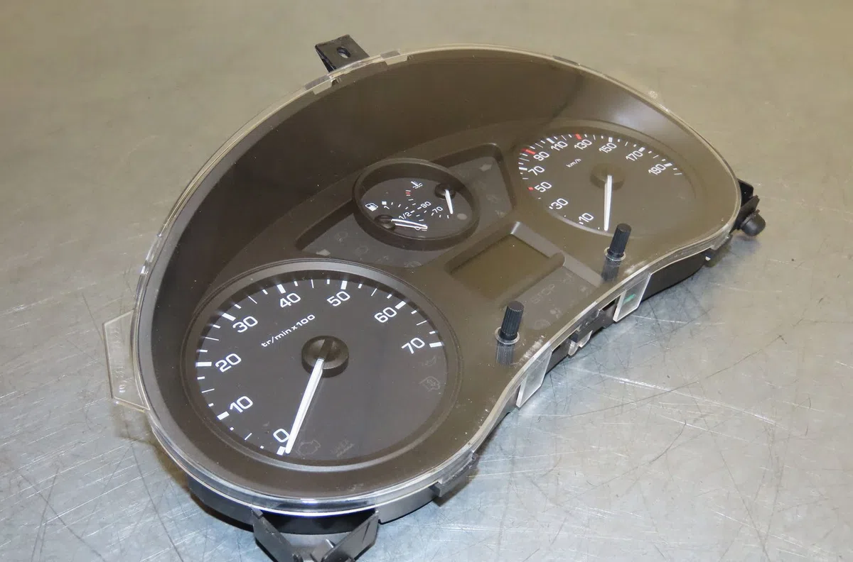 Compteur Peugeot PARTNER Camionnette-Monospace 1.6 hdi (2008) 4 portes occasion — photo 2