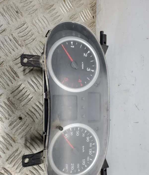 Compteur RENAULT CLIO 2 CAMPUS PHASE 2 occasion — photo 2