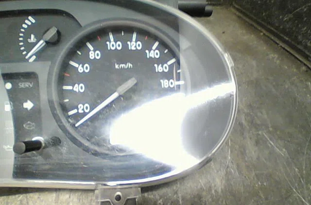 Compteur Renault KANGOO (KC0-1_) 1.2 16v (kc05, kc06, kc03, kc0t, kc0w, kc1d) (2001) occasion — photo 4