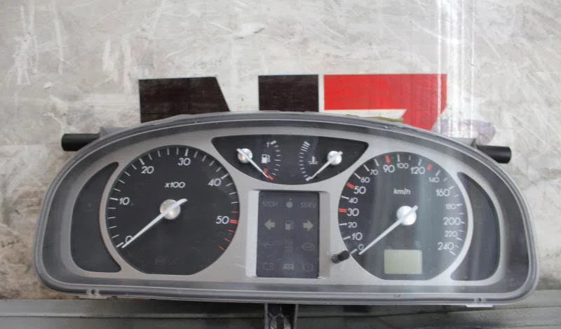 Compteur RENAULT LAGUNA 2 PHASE 1 BREAK occasion