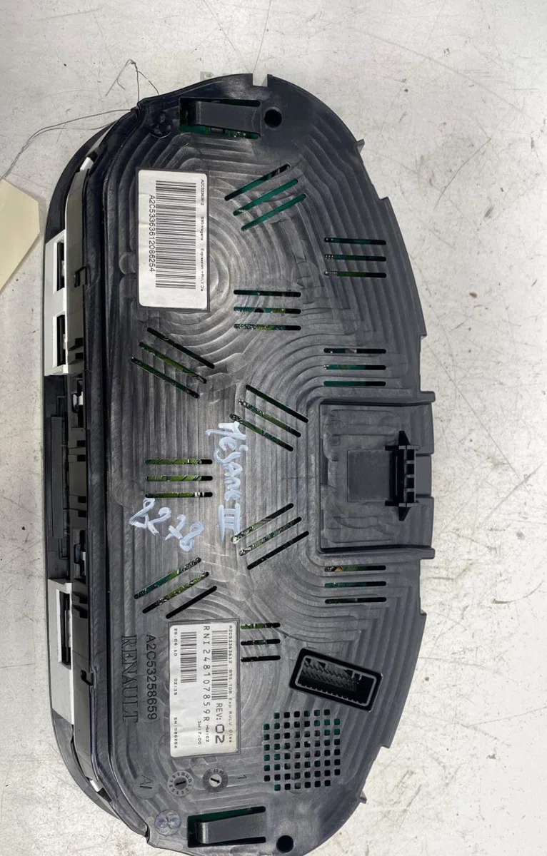 Compteur Renault MEGANE III 3-5 portes (BZ0-1_, B3_) 1.5 dci (2009) 5 portes occasion — photo 2