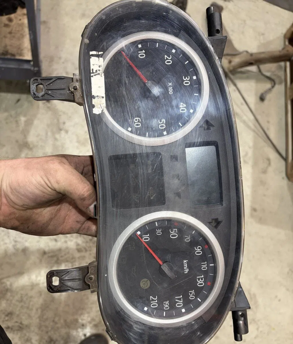 Compteur RENAULT TRAFIC 2 PHASE 2 occasion — photo 2