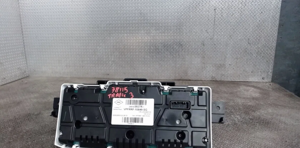 Compteur RENAULT TRAFIC 3 COURT  TRAFIC 3 COURT PHASE 2 occasion — photo 2