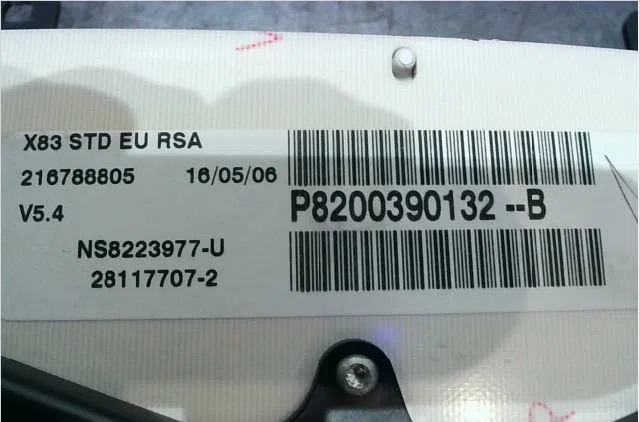 Compteur Renault TRAFIC II Autobus-Autocar (JL) 1.9 dci 80 (jl0b) (2001-2006) occasion — photo 3