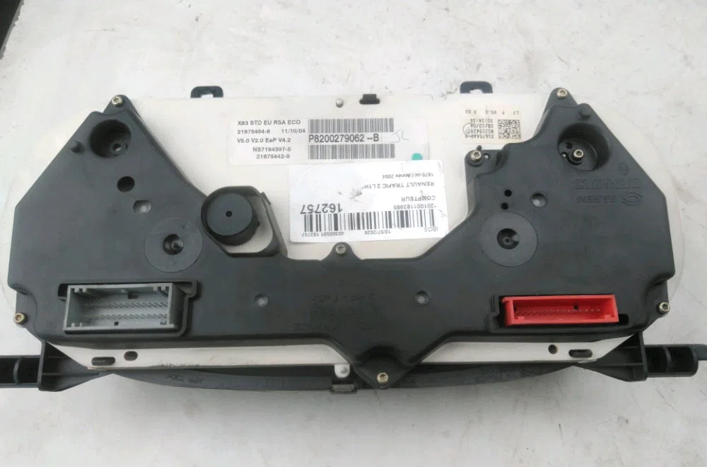 Compteur Renault TRAFIC II Camionnette (FL) 1.9 dci 80 (fl0b) (2001-2006) occasion — photo 2