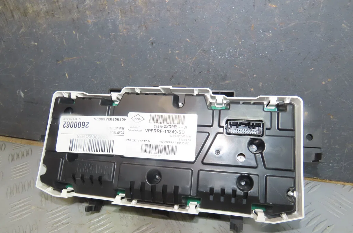 Compteur Renault TRAFIC III Camionnette (FG_) 1.6 dci 120 (fgmk) (2015) occasion — photo 2