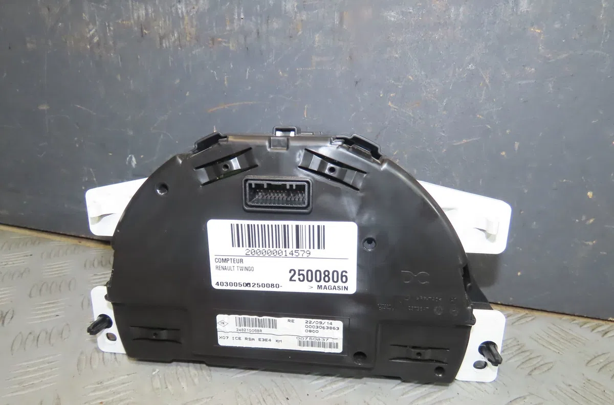 Compteur Renault TWINGO III (BCM_, BCA_) 1.0 sce 70 (2014) 5 portes occasion — photo 2
