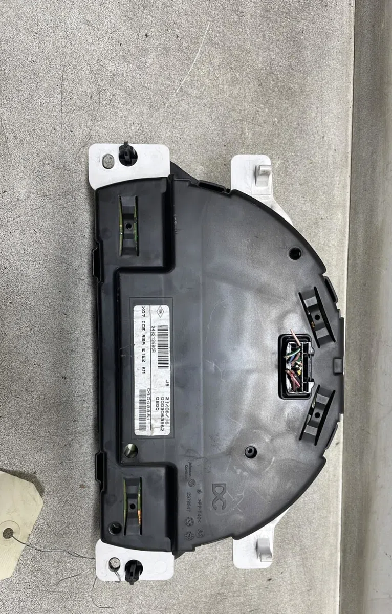 Compteur Renault TWINGO III (BCM_, BCA_) 1.0 sce 70 (bcmb) (2015) 5 portes occasion — photo 2