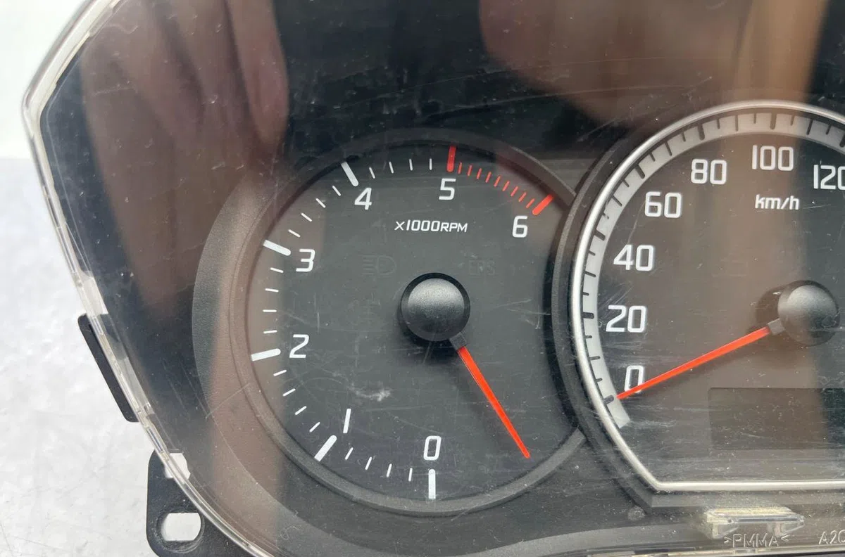 Compteur SUZUKI SWIFT 3 occasion — photo 3
