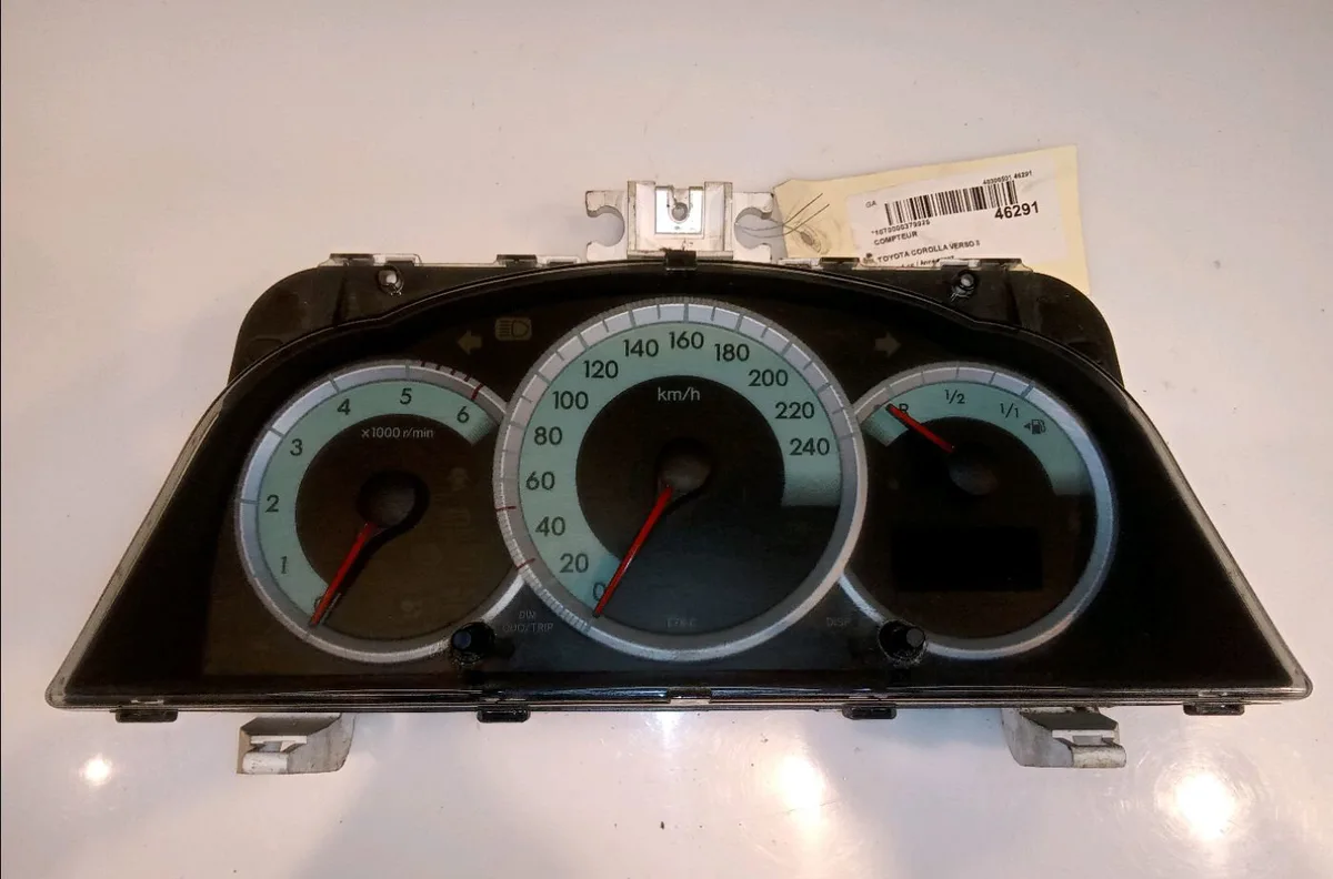 Compteur Toyota COROLLA Verso (ZER_, ZZE12_, R1_) 2.2 d-4d (aur10_) (2005-2009) occasion