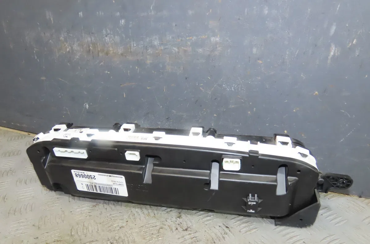 Compteur Toyota PRIUS PLUS (_W4_) 1.8 hybrid (zvw40w, zvw41w) (2011) occasion — photo 2