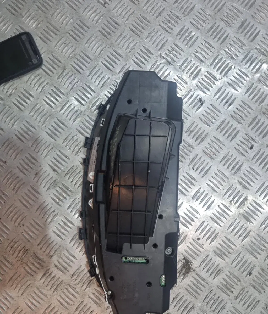 Compteur TOYOTA YARIS 2 PHASE 1 occasion — photo 2