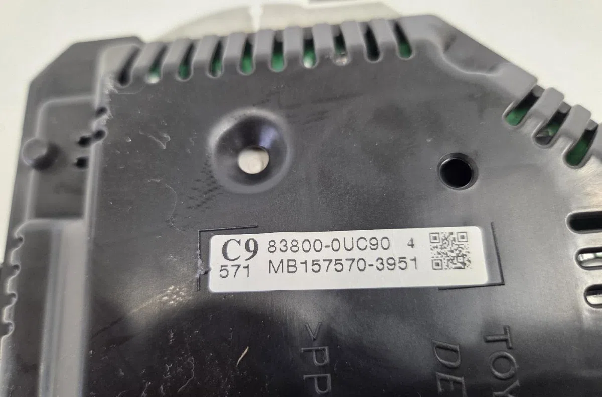 Compteur TOYOTA YARIS 3 PHASE 2 occasion — photo 2