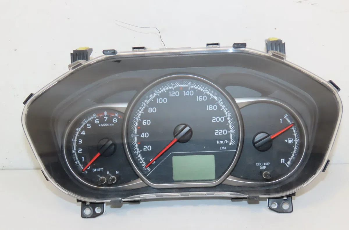 Compteur Toyota YARIS (_P13_) 1.3 (nsp130_) (2011) occasion