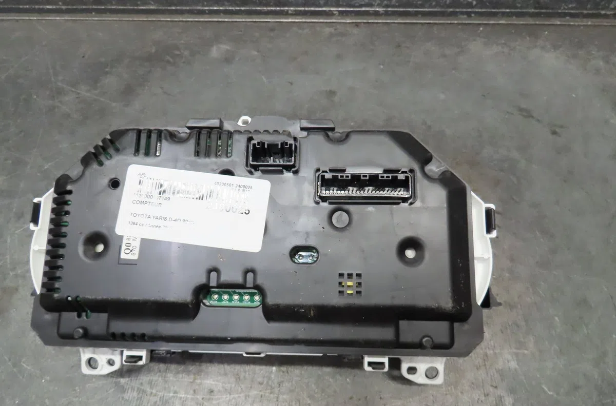 Compteur Toyota YARIS (_P13_) 1.4 d (nlp130_) (2011) occasion — photo 4