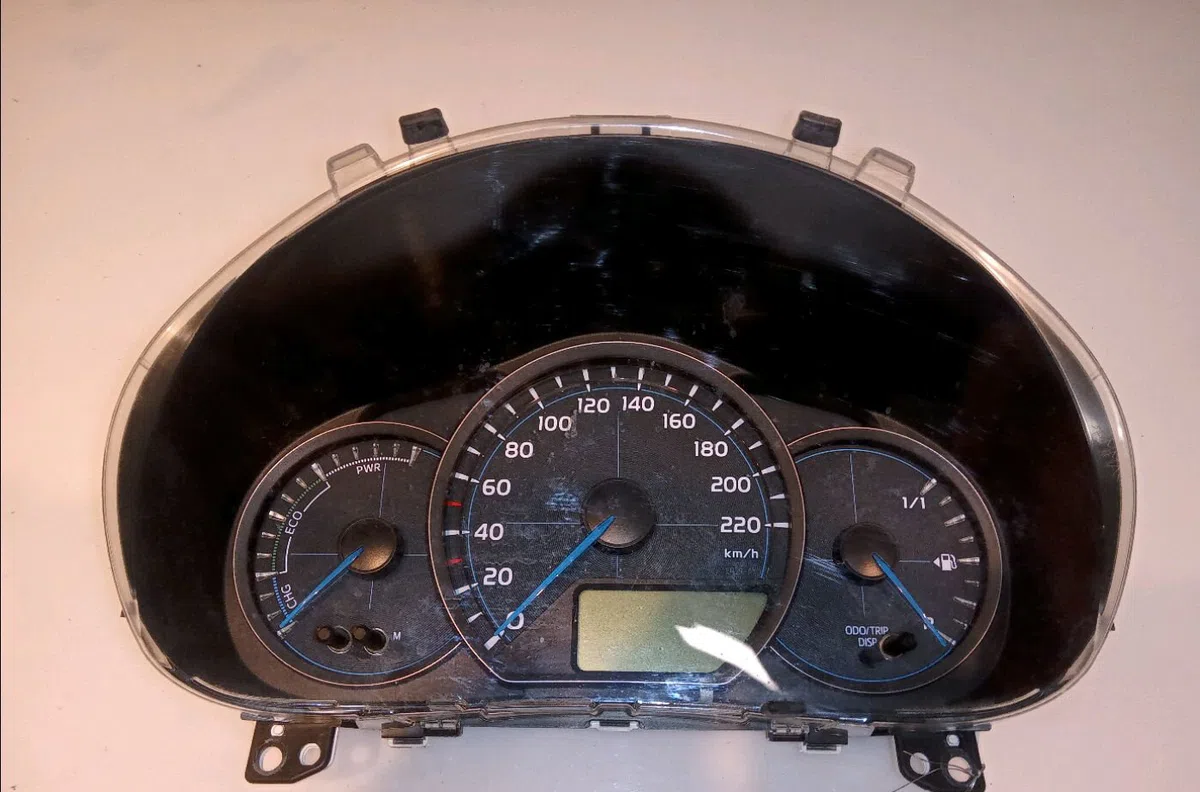Compteur Toyota YARIS (_P13_) 1.5 hybrid (nhp130_) (2012) occasion