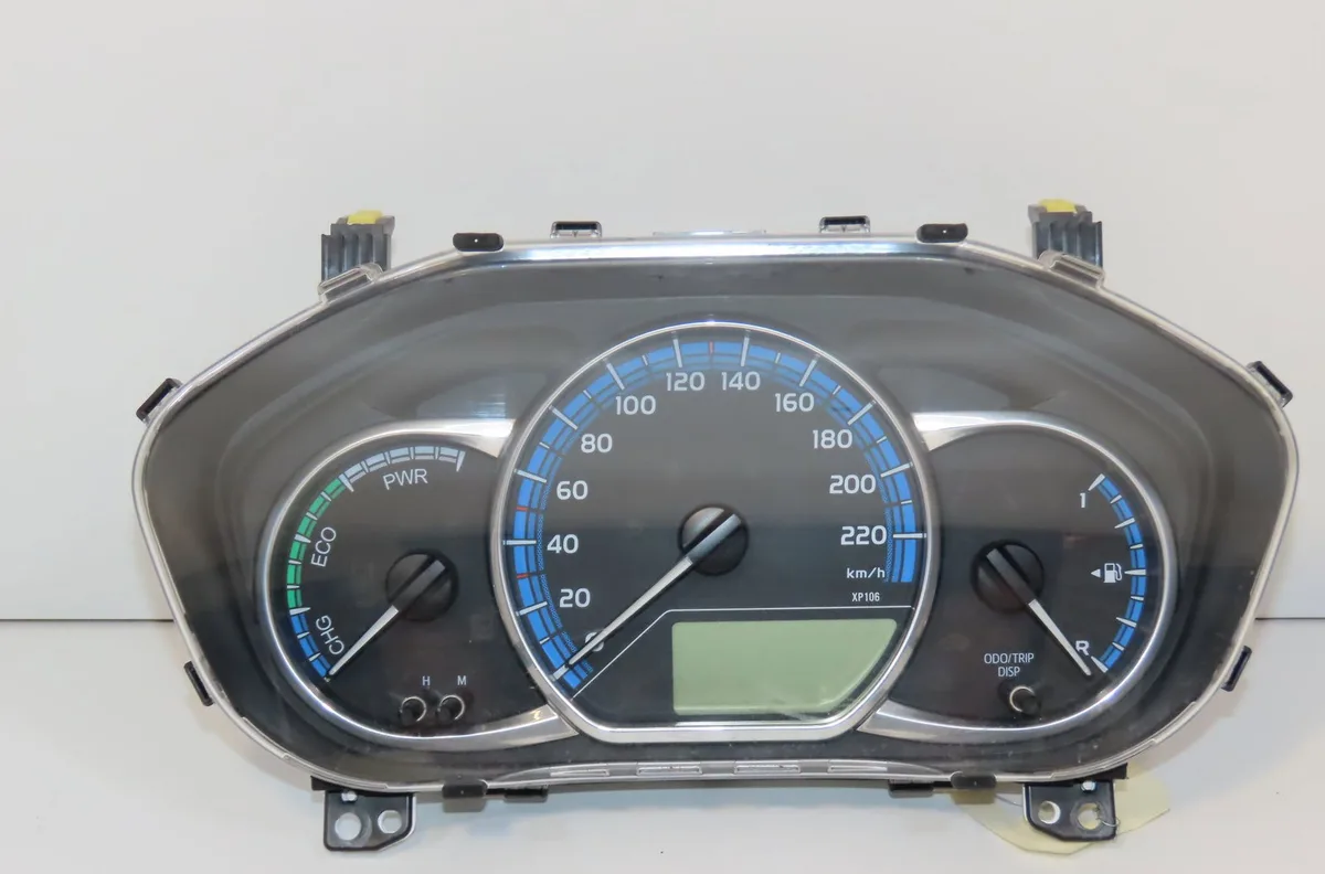 Compteur Toyota YARIS (_P13_) 1.5 hybrid (nhp130_) (2012) occasion