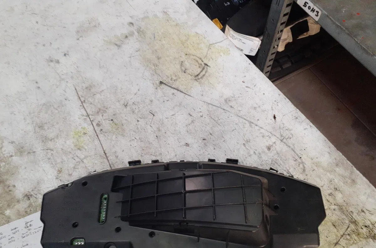 Compteur Toyota YARIS (_P9_) 1.3 vvt-i (scp90_) (2005-2010) occasion