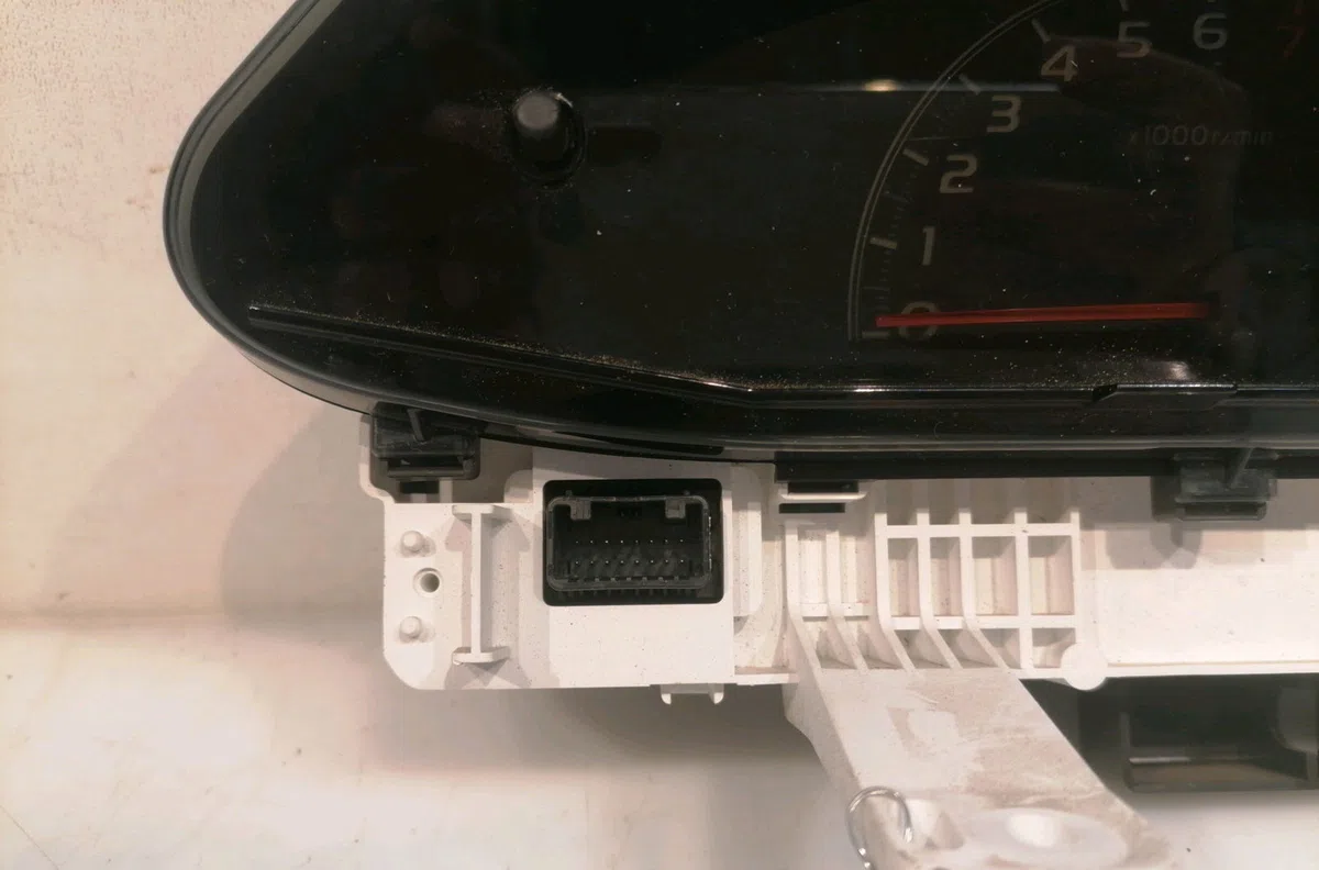 Compteur Toyota YARIS (_P9_) 1.33 vvt-i (nsp90_) (2008-2011) occasion — photo 3