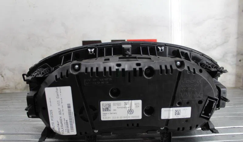 Compteur VOLKSWAGEN GOLF 7 PHASE 1 occasion — photo 2