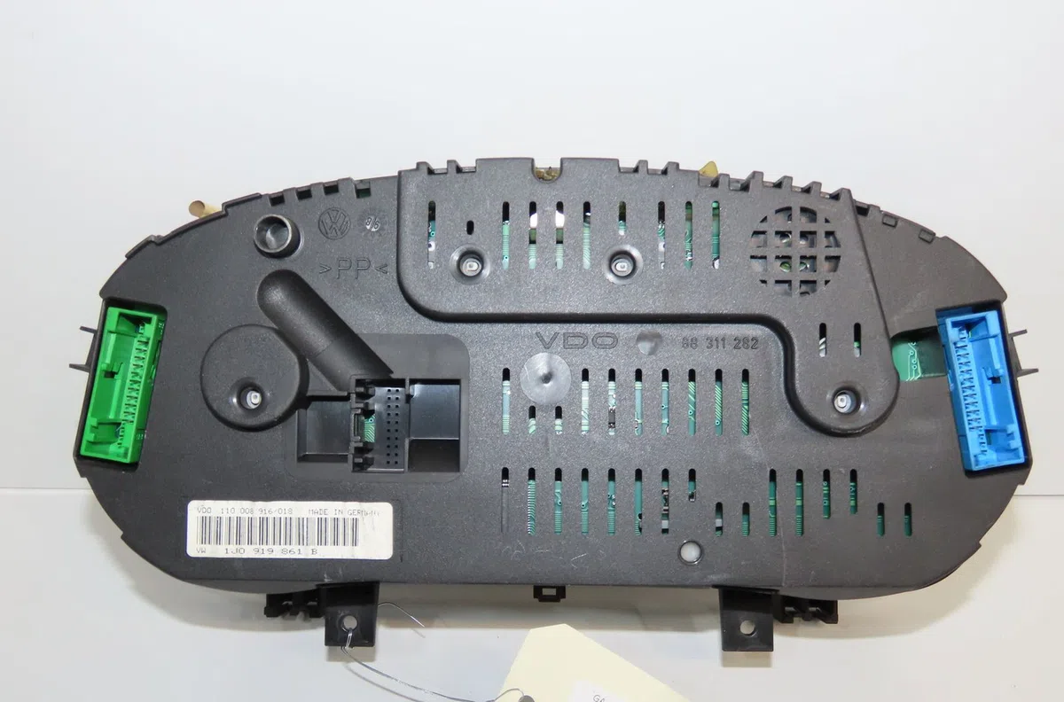 Compteur Volkswagen GOLF IV (1J1) 1.9 tdi (1997-2004) 3 portes occasion — photo 2