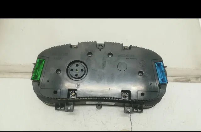 Compteur Volkswagen GOLF IV (1J1) 1.9 tdi (1997-2004) 3 portes occasion — photo 2
