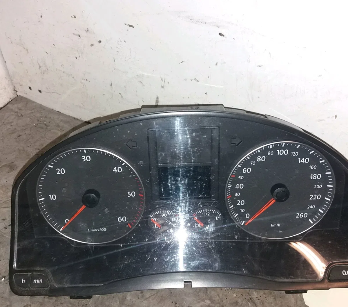 Compteur Volkswagen GOLF V Variant (1K5) 1.9 tdi (2007-2009) occasion — photo 4