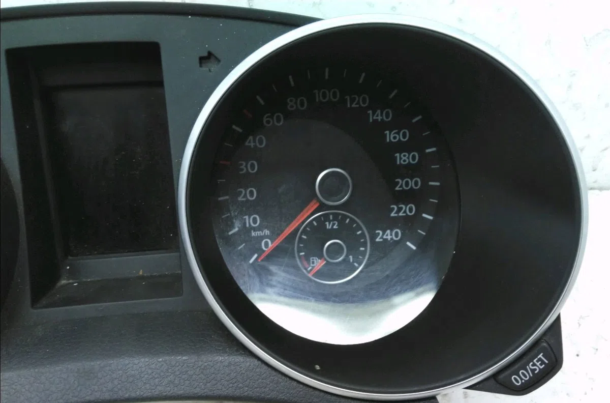 Compteur Volkswagen GOLF VI (5K1) 2.0 tdi (2008-2013) 5 portes occasion — photo 3