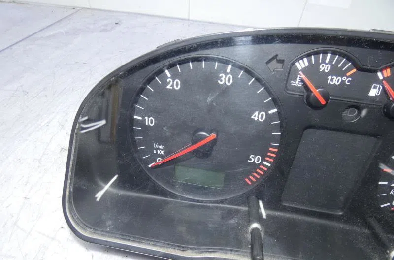 Compteur VOLKSWAGEN PASSAT 4 PHASE 1 BREAK occasion — photo 2