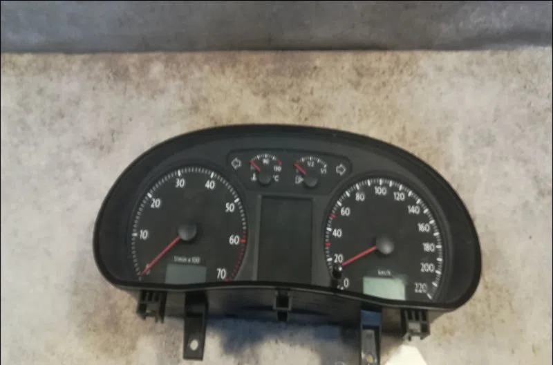 Compteur Volkswagen POLO (9N_, 9A_) 1.2 (2002-2007) occasion — photo 4